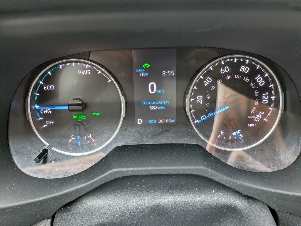 Used 2021 Toyota RAV4 XLE Premium AWD/4WD image 17