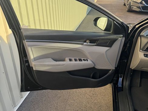 Used 2020 Hyundai Elantra Value Edition image 11