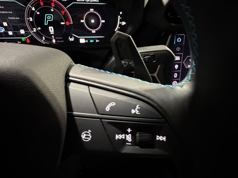 Used 2025 Lamborghini Urus SE AWD/4WD image 28