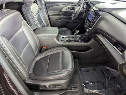 Used 2022 Chevrolet Traverse LT image 35