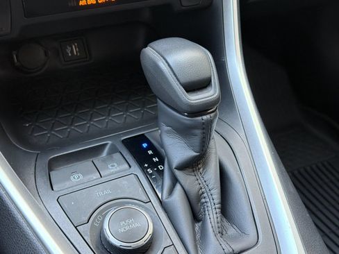 Used 2025 Toyota RAV4 LE AWD/4WD image 25