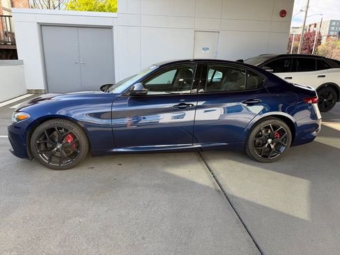 Used 2020 Alfa Romeo Giulia AWD w/ Quick Order Package 22J Sport image 4