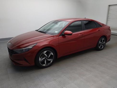 Used 2023 Hyundai Elantra SEL w/ Convenience Package FWD image 2