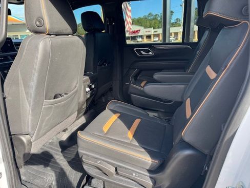 Used 2022 GMC Yukon XL AT4 image 9
