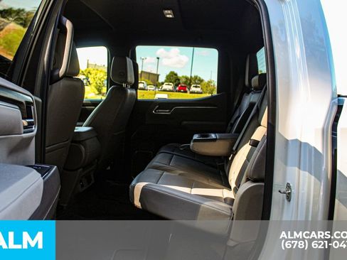 Used 2025 GMC Sierra 1500 SLT RWD image 17