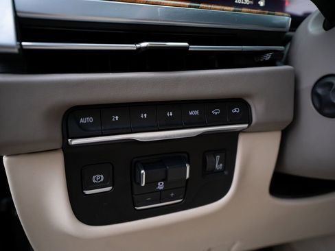 Used 2025 Cadillac Escalade Sport Platinum AWD/4WD image 32