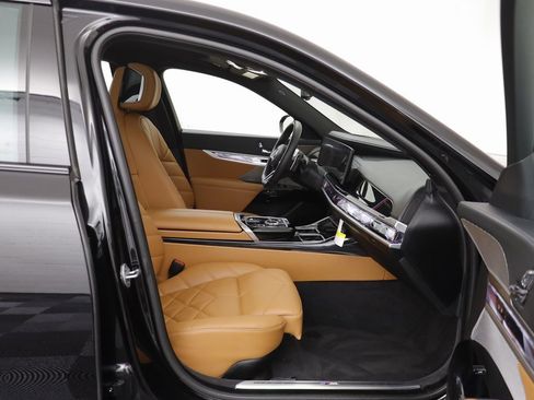 Certified 2025 BMW 740i xDrive image 19