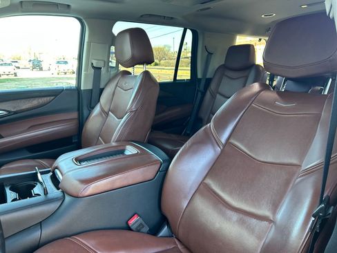 Used 2019 Cadillac Escalade Luxury image 14