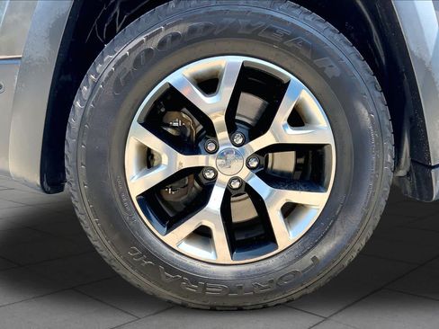 Used 2017 Jeep Cherokee Trailhawk AWD/4WD image 10