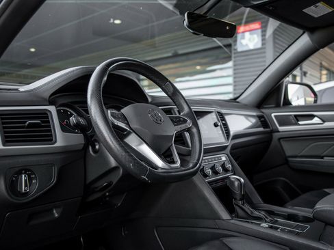 Used 2021 Volkswagen Atlas Cross Sport SE image 23