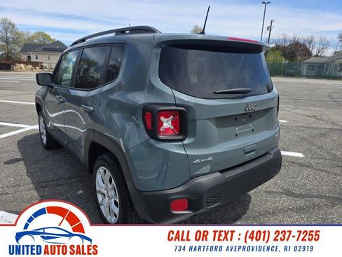 Used 2018 Jeep Renegade Latitude w/ Cold Weather Group AWD/4WD image 3
