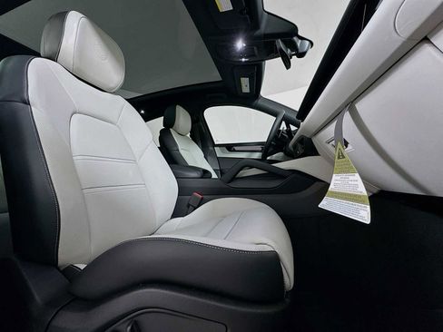 New 2026 Porsche Cayenne image 29