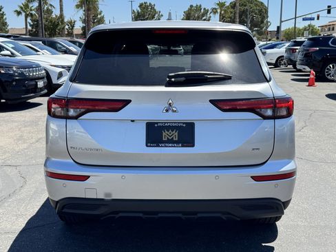 Used 2024 Mitsubishi Outlander SE Black Edition FWD image 5