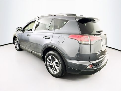 Used 2018 Toyota RAV4 XLE image 4