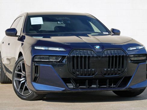 Used 2023 BMW 760i xDrive w/ Executive Package AWD/4WD image 4
