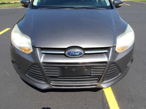 Used 2014 Ford Focus SE w/ SE Winter Package FWD image 10