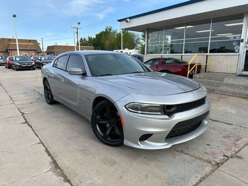 Used 2016 Dodge Charger R/T image 1