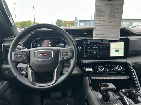 Used 2024 GMC Sierra 1500 AT4 w/ Technology Package AWD/4WD image 11
