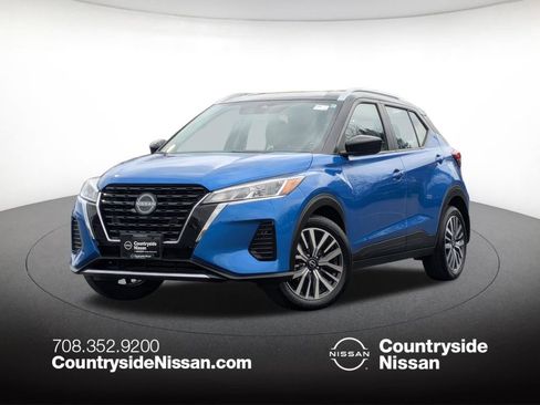 Used 2023 Nissan Kicks SV image 1