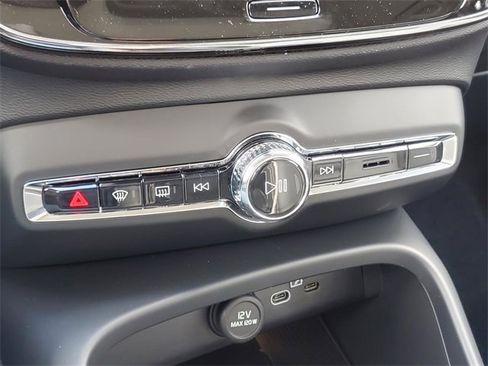 New 2026 Volvo XC40 B5 Core w/ Protection Package Premier image 23