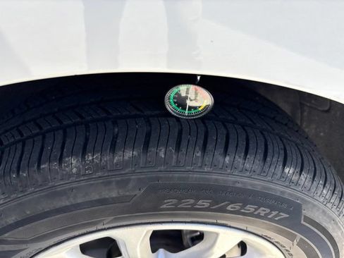 Used 2019 Chevrolet Equinox LT AWD/4WD image 10