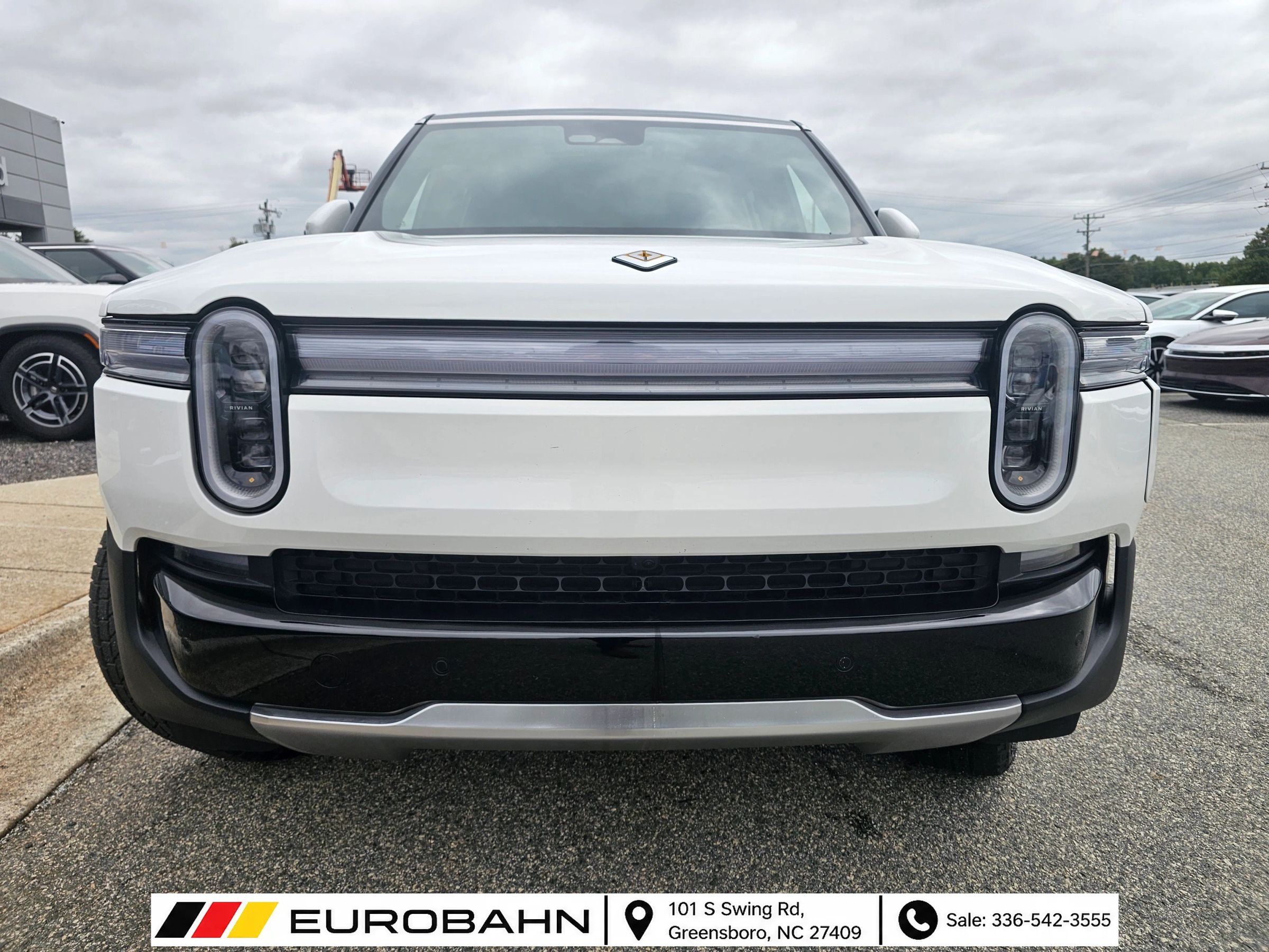Used 2025 Rivian R1S Adventure Dual AWD/4WD image 8