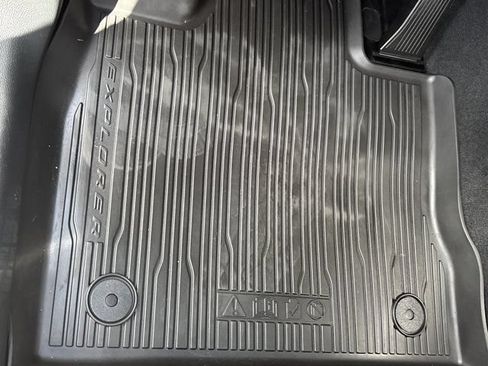 Used 2023 Ford Explorer XLT AWD/4WD image 24