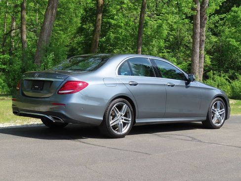 Used 2017 Mercedes-Benz E 300 4MATIC image 3