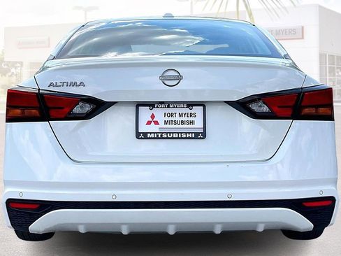 Used 2025 Nissan Altima 2.5 SV image 16