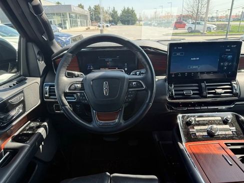 Used 2024 Lincoln Navigator Reserve image 18
