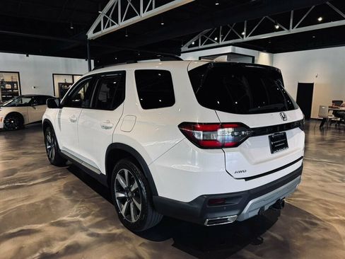 Used 2023 Honda Pilot Elite image 3