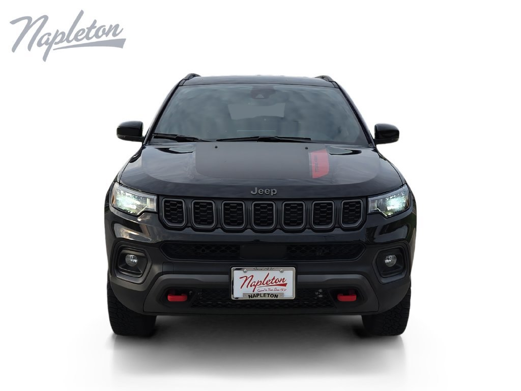 Used 2025 Jeep Compass Trailhawk AWD/4WD image 9