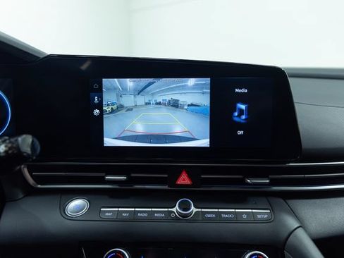 Used 2024 Hyundai Elantra SEL FWD image 17