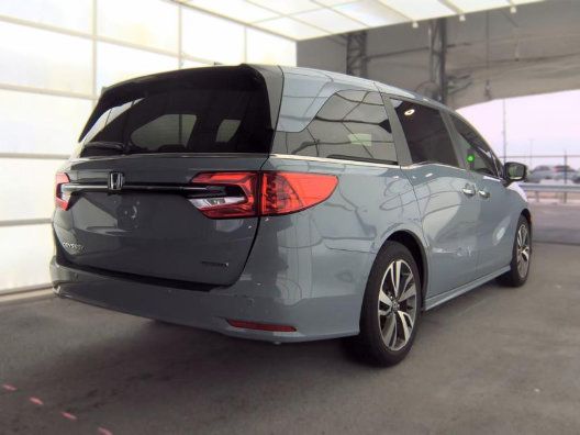 Used 2024 Honda Odyssey Touring image 3
