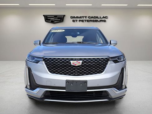 Used 2025 Cadillac XT6 Premium Luxury image 8
