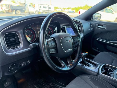 Used 2020 Dodge Charger SXT RWD image 18
