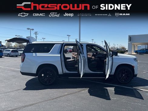 Used 2023 Chevrolet Suburban High Country AWD/4WD image 17
