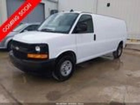 Used 2017 Chevrolet Express 3500 Extended RWD image 2