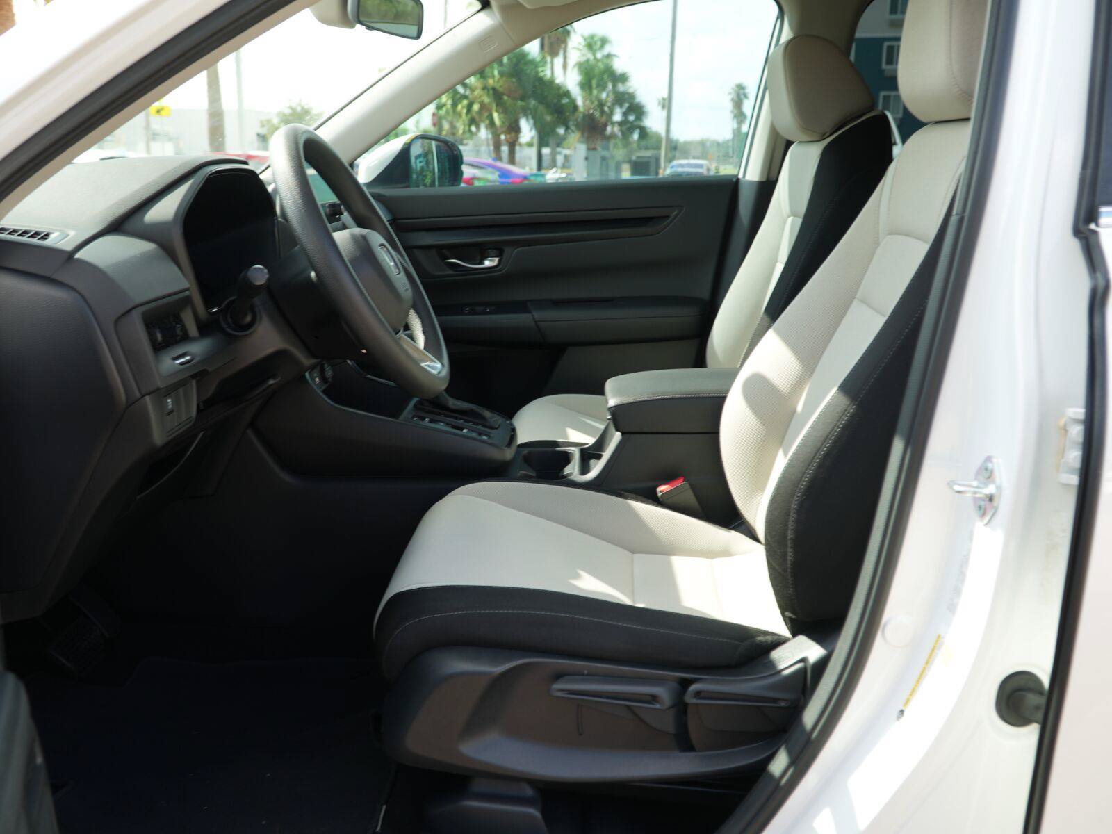 Used 2025 Honda CR-V LX image 8