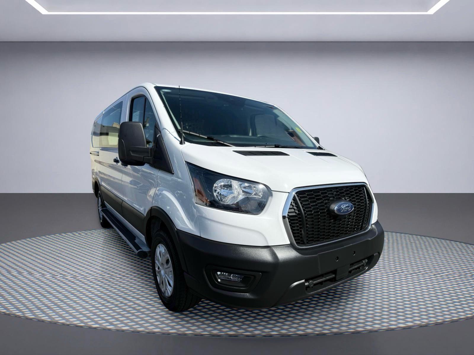 Used 2025 Ford Transit 250 Low Roof w/ Exterior Upgrade Package RWD image 8