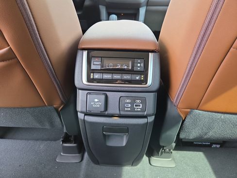 New 2026 Subaru Ascent Touring AWD/4WD image 9