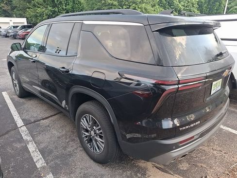 Used 2025 Chevrolet Traverse LT AWD/4WD image 5