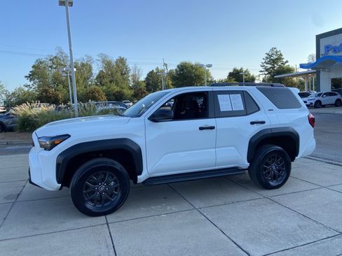 Used 2025 Toyota 4Runner SR5 AWD/4WD image 6