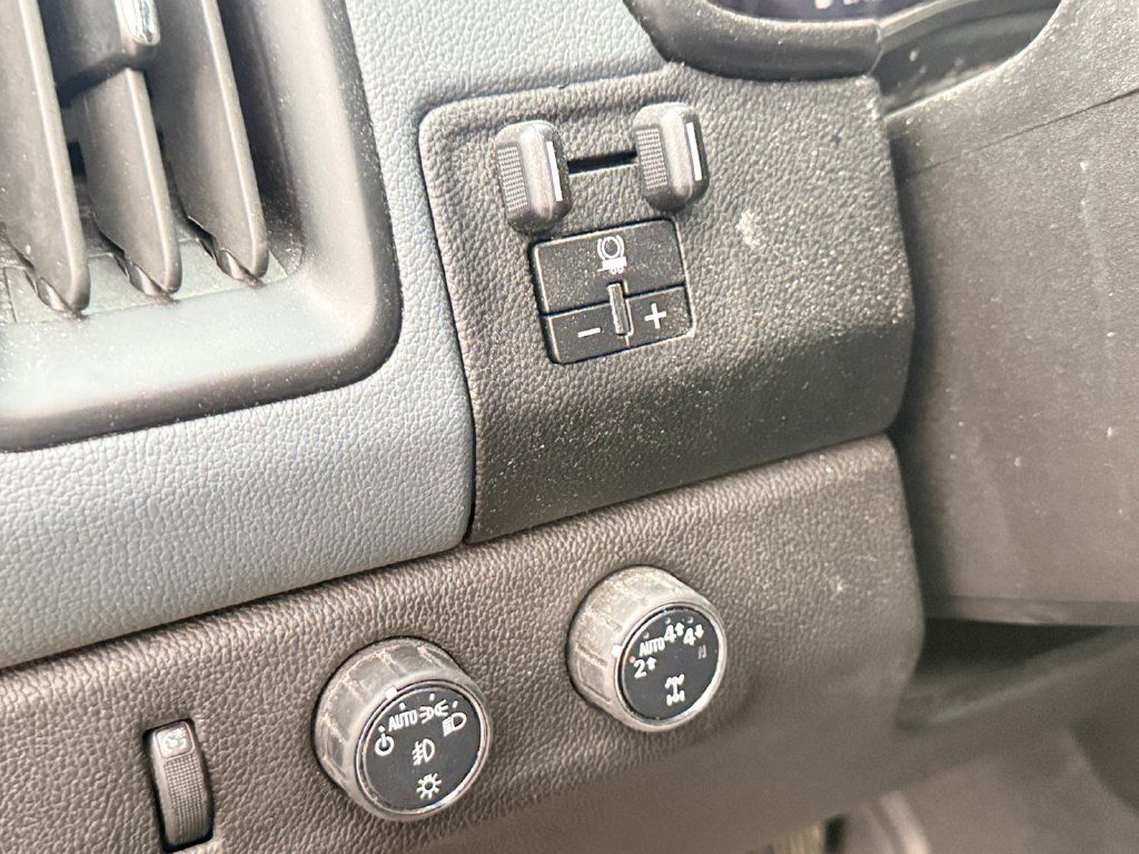 Used 2022 Chevrolet Colorado Z71 w/ Z71 Midnight Edition AWD/4WD image 17