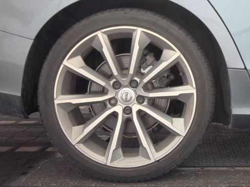 Used 2020 Volvo S60 T5 Momentum FWD image 3