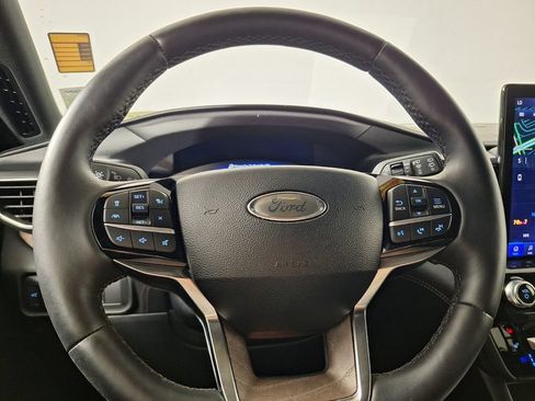 Used 2022 Ford Explorer Platinum w/ Equipment Group 601A RWD image 18