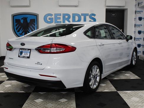 Used 2019 Ford Fusion SE FWD image 4