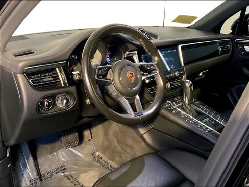 Certified 2021 Porsche Macan S AWD/4WD image 4