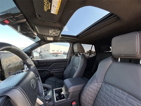 Used 2025 Toyota 4Runner TRD Off-Road Premium image 12
