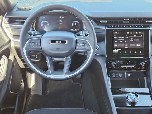 New 2025 Jeep Grand Cherokee Altitude image 27